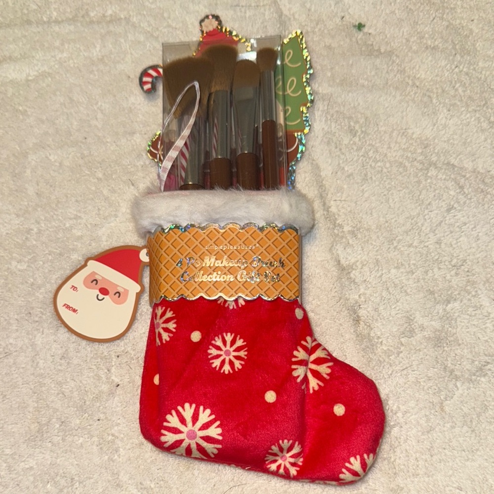 NIP Makeup Brushes in Christmas Stocking